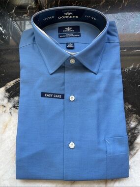 Dockers Men's Fitted Easy-Care Light Blue Dress Shirt